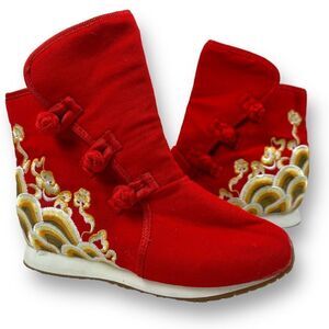 Women's Size 39 Slip‎ On Wedge Bootie Red Embroidered Wave Florals Artsy
